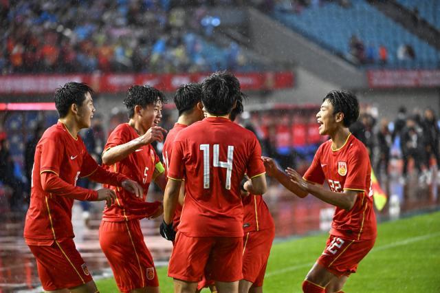 1750559289237066479.jpg (体育)(8)足球——呼和浩特国际锦标赛:中国U16队平越南U16队XxjpseC007303_20250530_PEPFN0A001.jpg