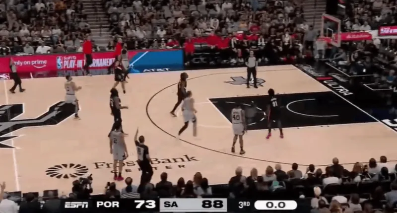 开云App-马刺第三节一度被开拓者追到差4分,随后轰出高潮领先15分